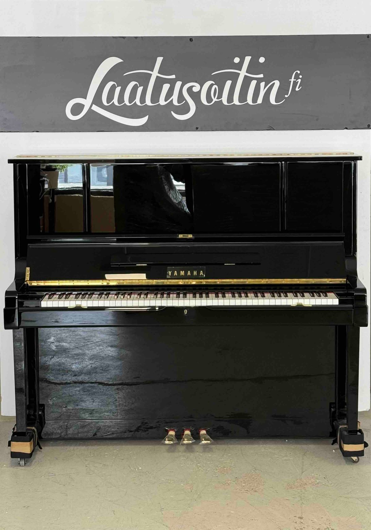 Yamaha YUX, tehdaskunnostettu pystypiano Laatusoittimen valikoimassa