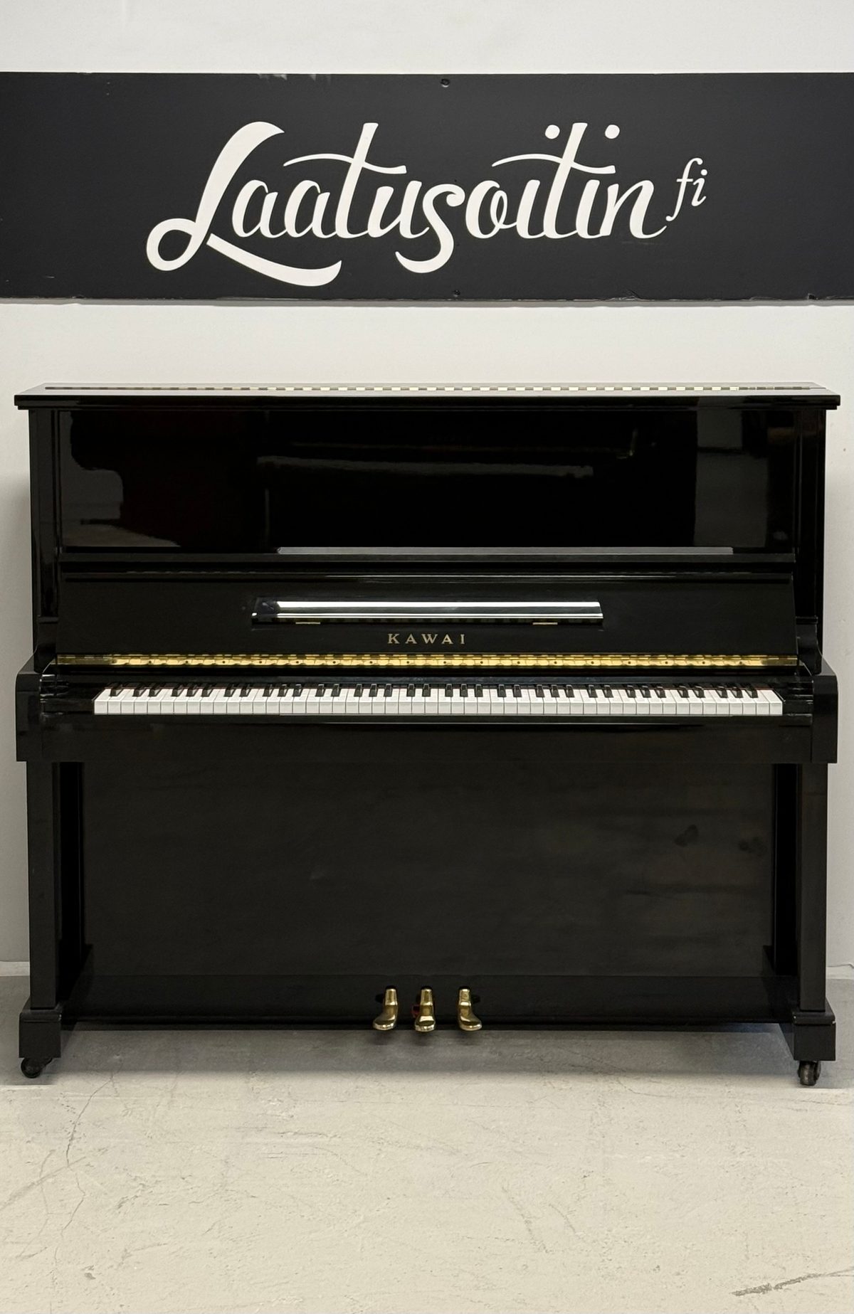 Kawai KS-2F, musta pystypiano Laatusoittimen valikoimassa